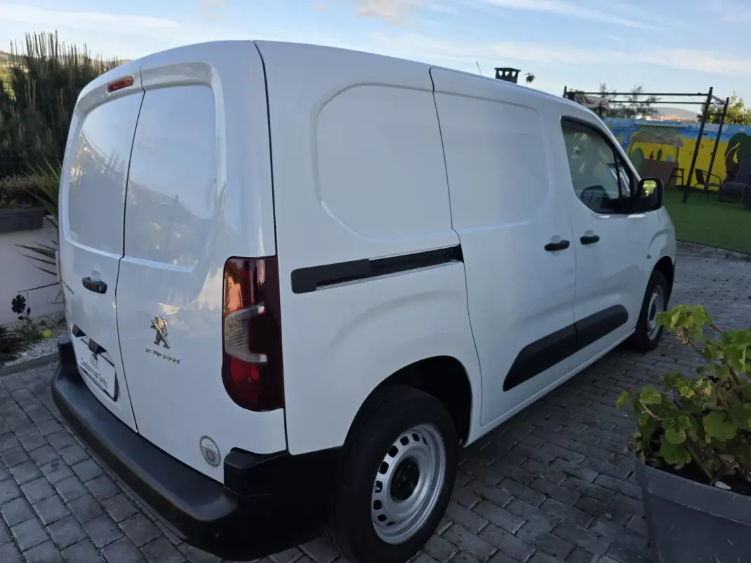 Peugeot Partner 2019 - 14900 EUR, 73560 km - AUTO.MOTO.pt - 73560km - foto 28 de 52