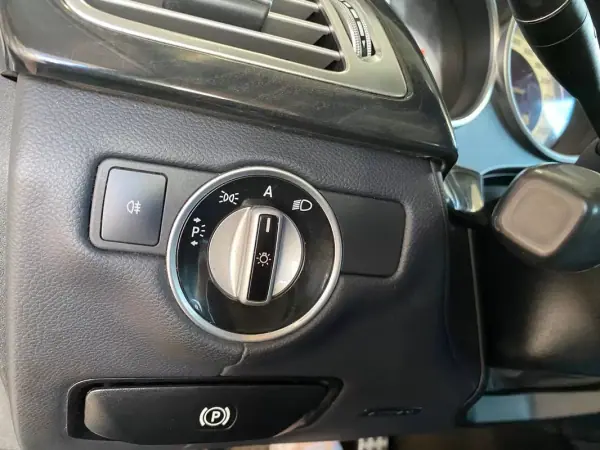 Mercedes-Benz CLS 250 2011 - 18500 EUR, 199900 km - AUTO.MOTO.pt - 199900km - foto 29 de 43