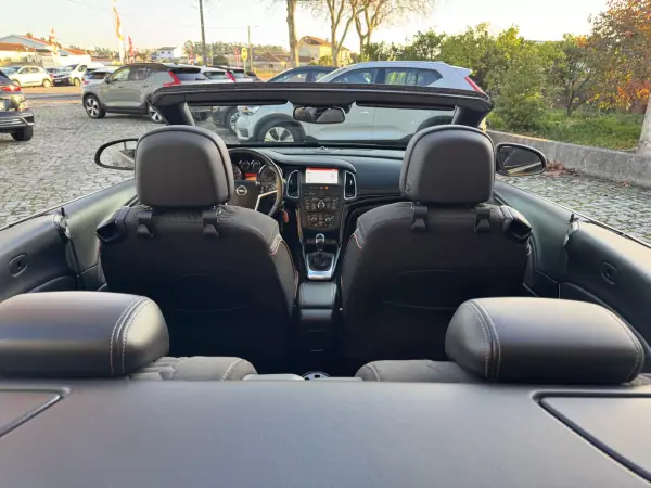 Opel Cascada 2018 - 16900 EUR, 128000 km - AUTO.MOTO.pt - 128000km - foto 33 de 43