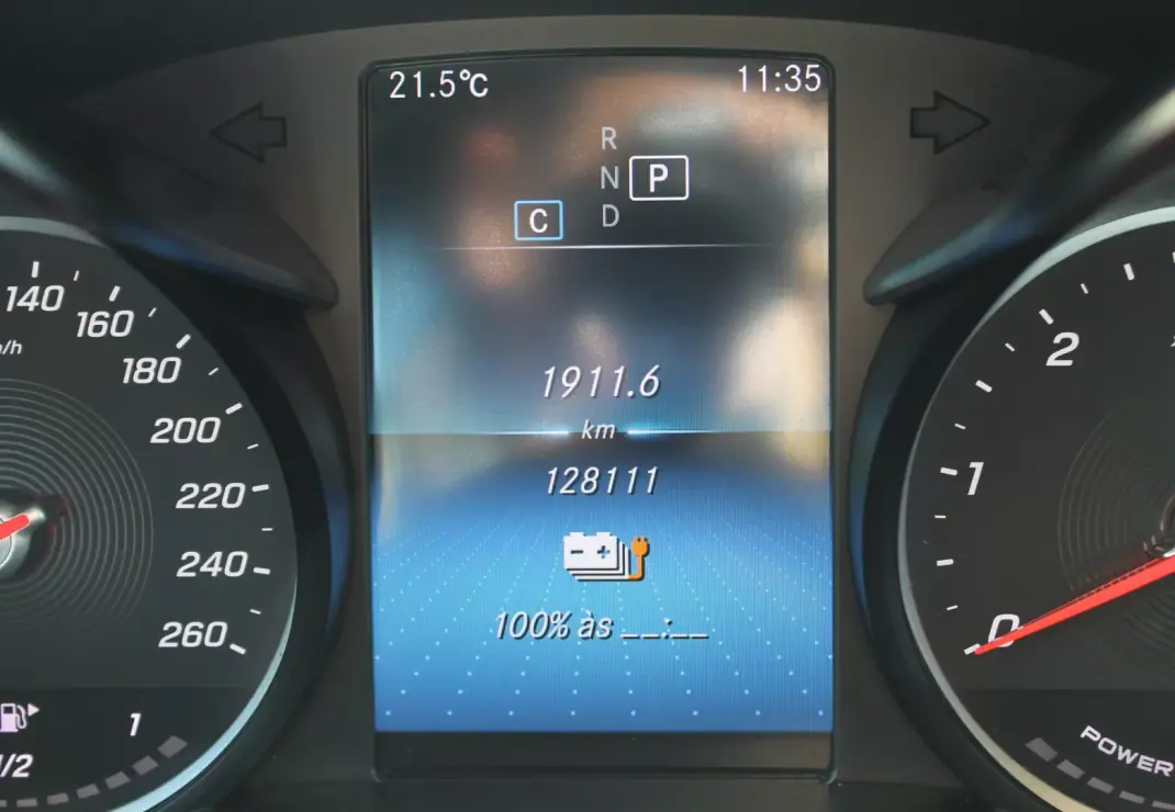 Mercedes-Benz C 300 2020 - 28990 EUR, 128000 km - AUTO.MOTO.pt - 128000km - foto 35 de 36