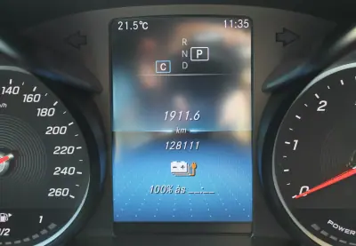 Mercedes-Benz C 300 2020 - 28990 EUR, 128000 km - AUTO.MOTO.pt - 128000km - foto 35 de 36