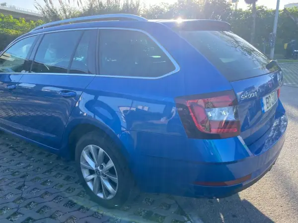 Skoda Octavia Break 2020 - 13990 EUR, 220634 km - AUTO.MOTO.pt - 220634km - foto 4 de 26