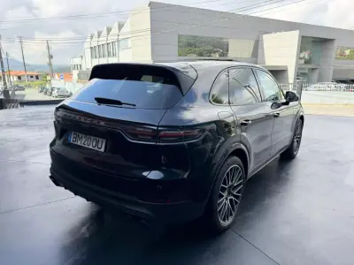 Porsche Cayenne 2018 - 65900 EUR, 138000 km - AUTO.MOTO.pt - 138000km - foto 3 de 15