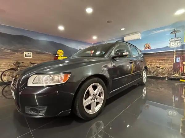 Volvo V50 2010 - 7500 EUR, 228247 km - AUTO.MOTO.pt - 228247km - foto 3 de 18