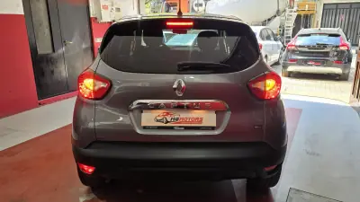 Renault Captur 2016 - 10490 EUR, 58907 km - AUTO.MOTO.pt - 58907km - foto 5 de 46