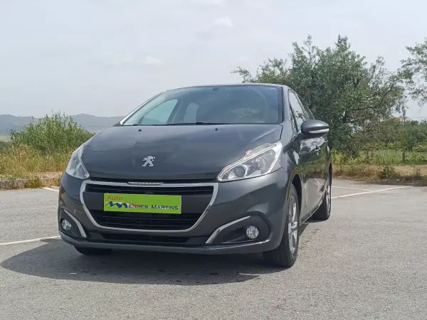Peugeot 208 2015 - 9900 EUR, 149570 km - AUTO.MOTO.pt - 149570km - foto 2 de 15