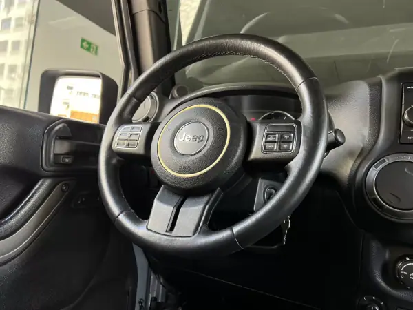 Jeep Wrangler 2014 - 39990 EUR, 115000 km - AUTO.MOTO.pt - 115000km - foto 15 de 54