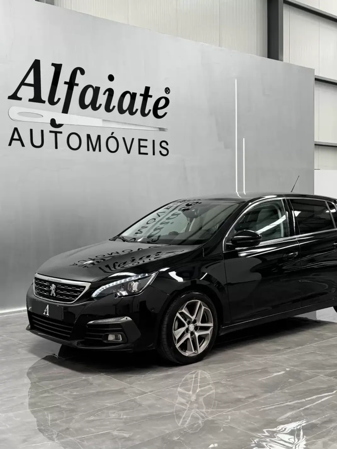 Peugeot 308 2018 - 11890 EUR, 159000 km - AUTO.MOTO.pt - 159000km - foto 2 de 35