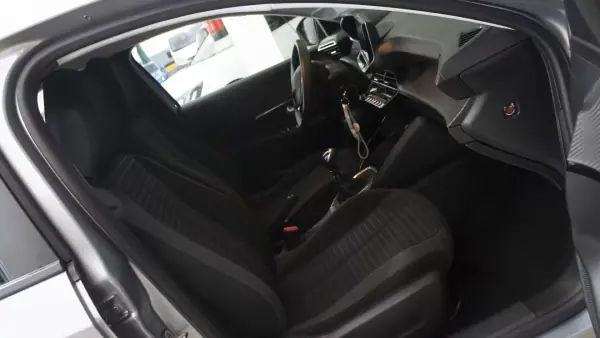 Peugeot 208 2024 - 16450 EUR, 29000 km - AUTO.MOTO.pt - 29000km - foto 12 de 31