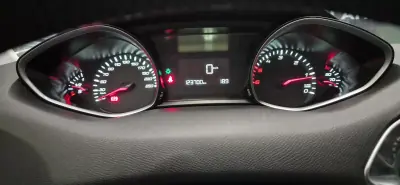 Peugeot 308 SW 2016 - 9490 EUR, 123000 km - AUTO.MOTO.pt - 123000km - foto 13 de 27