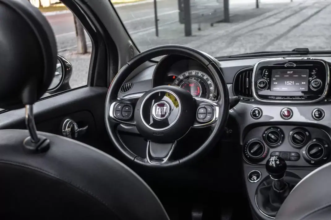 Fiat 500C 2016 - 8900 EUR, 93634 km - 93634km - foto 30 de 35