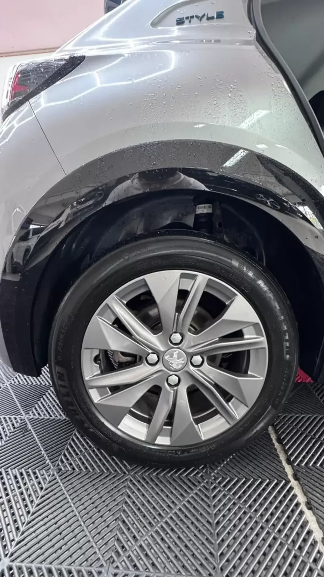 Peugeot e-208 2023 - 19900 EUR, 47000 km - AUTO.MOTO.pt - 47000km - foto 9 de 10