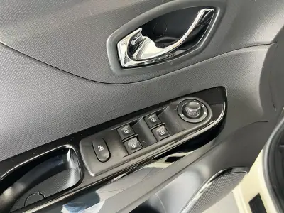 Renault Captur 2013 - 13800 EUR, 117690 km - 117690km - foto 19 de 22