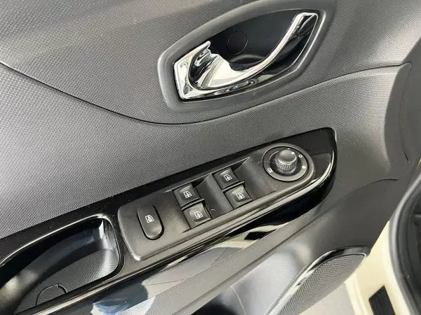 Renault Captur 2013 - 13800 EUR, 117690 km - 117690km - foto 19 de 22