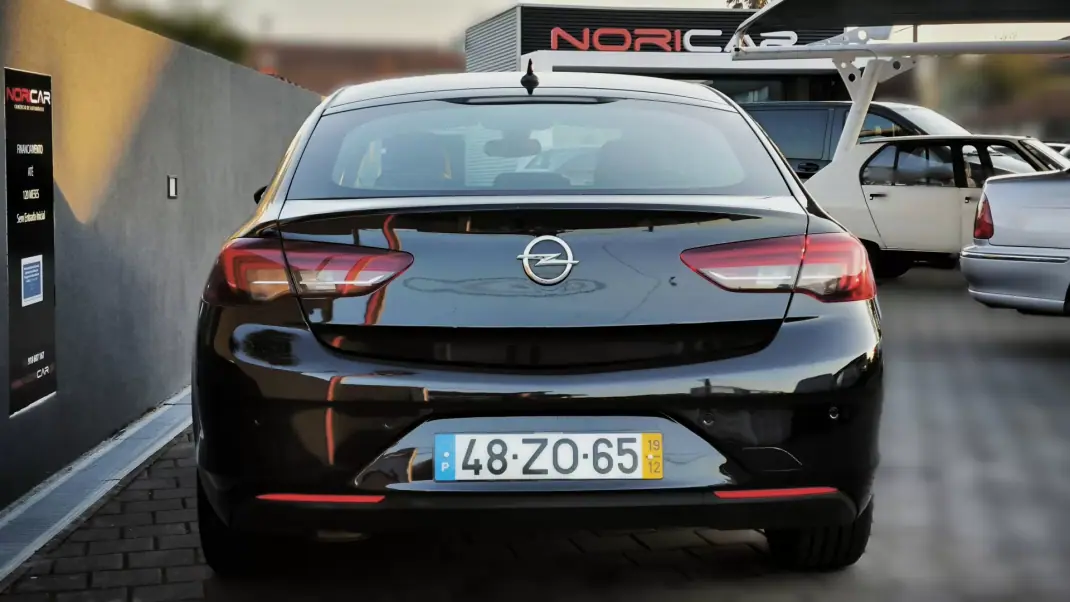 Opel Insignia Grand Sport 2019 - 14950 EUR, 70795 km - AUTO.MOTO.pt - 70795km - foto 3 de 36