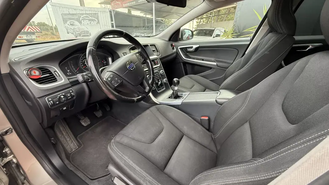 Volvo V60 2015 - 9990 EUR, 265000 km - 265000km - foto 21 de 25