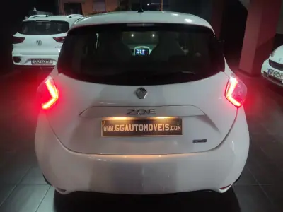 Renault Zoe 2019 - 10950 EUR, 82000 km - AUTO.MOTO.pt - 82000km - foto 14 de 18
