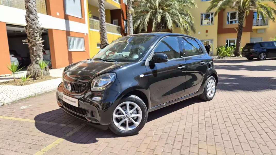 Smart ForFour 2016 - 10980 EUR, 90000 km - AUTO.MOTO.pt - 90000km - foto 1 de 11