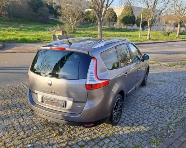 Renault Grand Scénic 2015 - 10990 EUR, 189000 km - AUTO.MOTO.pt - 189000km - foto 6 de 15