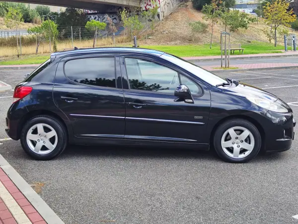 Peugeot 207 2011 - 5480 EUR, 219000 km - AUTO.MOTO.pt - 219000km - foto 6 de 38