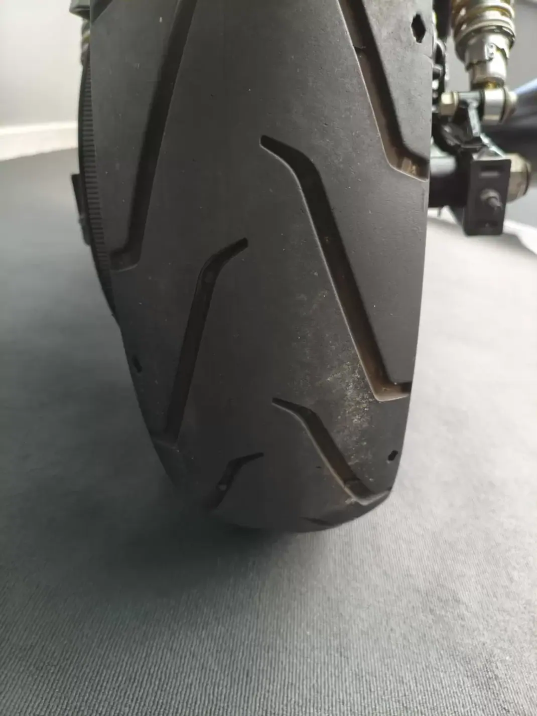 Harley-Davidson Dyna Glide Street Bob 2016 - 5950 EUR, 3000 km - AUTO.MOTO.pt - 3000km - foto 20 de 21