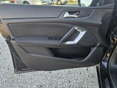 Peugeot 308 SW 2019 - 13800 EUR, 77780 km - AUTO.MOTO.pt - 77780km - foto 36 de 44