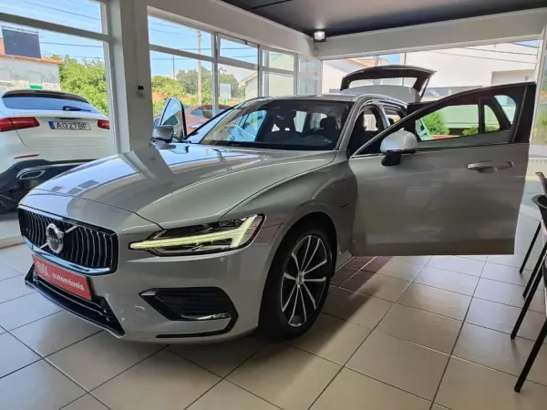 Volvo V60 2024 - 36500 EUR, 69000 km - AUTO.MOTO.pt - 69000km - foto 22 de 35