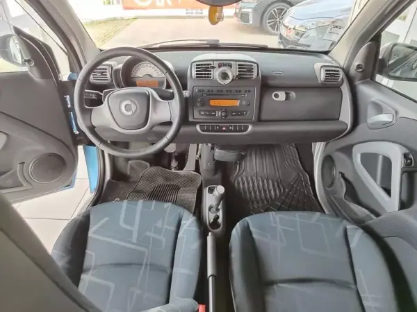 Smart Fortwo Cabrio 2009 - 5750 EUR, 141300 km - AUTO.MOTO.pt - 141300km - foto 17 de 30