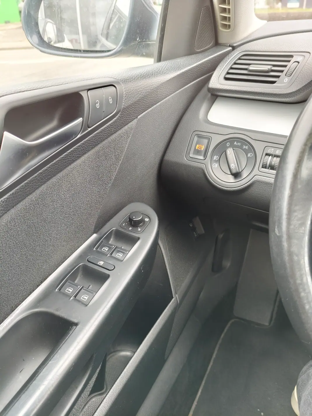 Volkswagen Passat Variant 2010 - 6750 EUR, 281500 km - AUTO.MOTO.pt - 281500km - foto 8 de 11