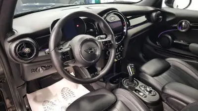 MINI Electric 2021 - 20500 EUR, 73589 km - AUTO.MOTO.pt - 73589km - foto 24 de 48