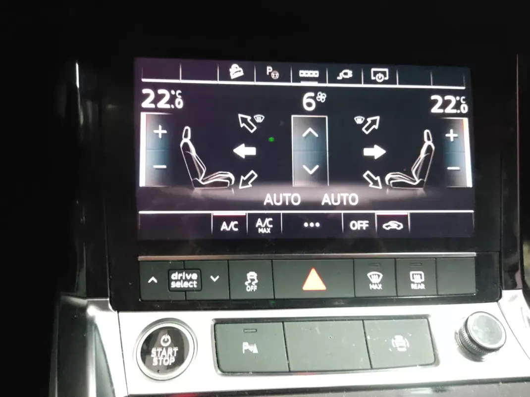 Audi e-tron 2020 - 25900 EUR, 87000 km - AUTO.MOTO.pt - 87000km - foto 8 de 17