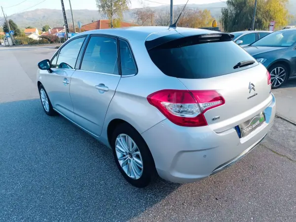 Citroën C4 2015 - 10500 EUR, 53000 km - AUTO.MOTO.pt - 53000km - foto 13 de 37