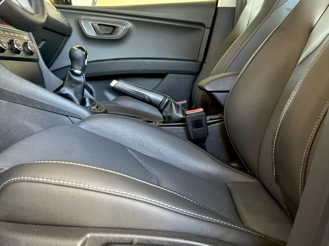 SEAT Leon 2015 - 14000 EUR, 181000 km - AUTO.MOTO.pt - 181000km - foto 47 de 92