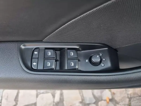Audi A3 Limousine 2016 - 18900 EUR, 116000 km - AUTO.MOTO.pt - 116000km - foto 43 de 45