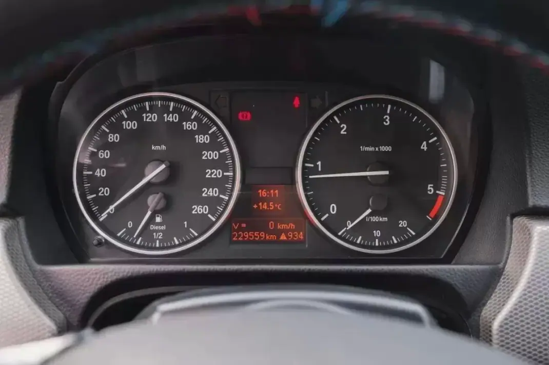 BMW 320 2016 - 18900 EUR, 230000 km - AUTO.MOTO.pt - 230000km - foto 20 de 28