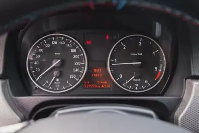 BMW 320 2016 - 18900 EUR, 230000 km - AUTO.MOTO.pt - 230000km - foto 20 de 28