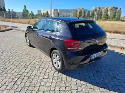 Volkswagen Polo 2019 - 12000 EUR, 115000 km - AUTO.MOTO.pt - 115000km - foto 3 de 11