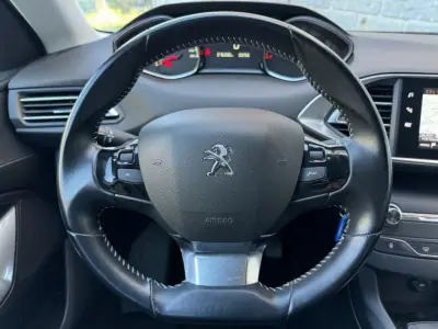 Peugeot 308 SW 2019 - 13000 EUR, 76390 km - AUTO.MOTO.pt - 76390km - foto 10 de 22