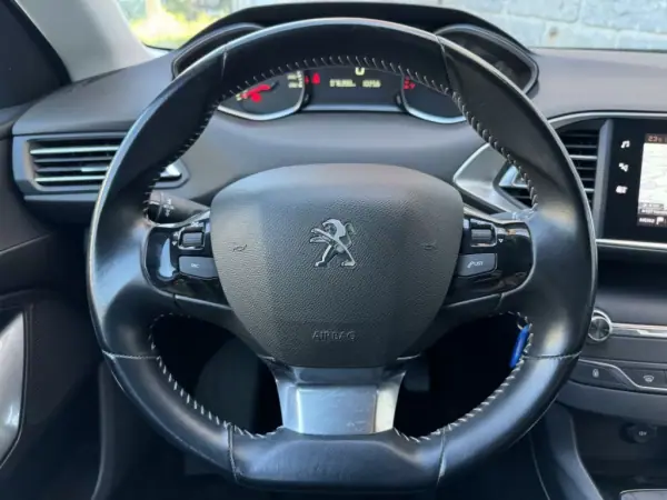 Peugeot 308 SW 2019 - 13000 EUR, 76390 km - AUTO.MOTO.pt - 76390km - foto 10 de 22