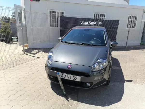 Fiat Punto 2013 - 6900 EUR, 135000 km - AUTO.MOTO.pt - 135000km - foto 5 de 8