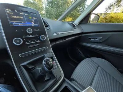 Renault Scénic 2017 - 14250 EUR, 120000 km - foto 4 de 10