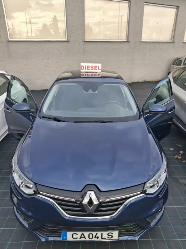 Renault Mégane 2019 - 16990 EUR, 179121 km - AUTO.MOTO.pt - 179121km - foto 4 de 22