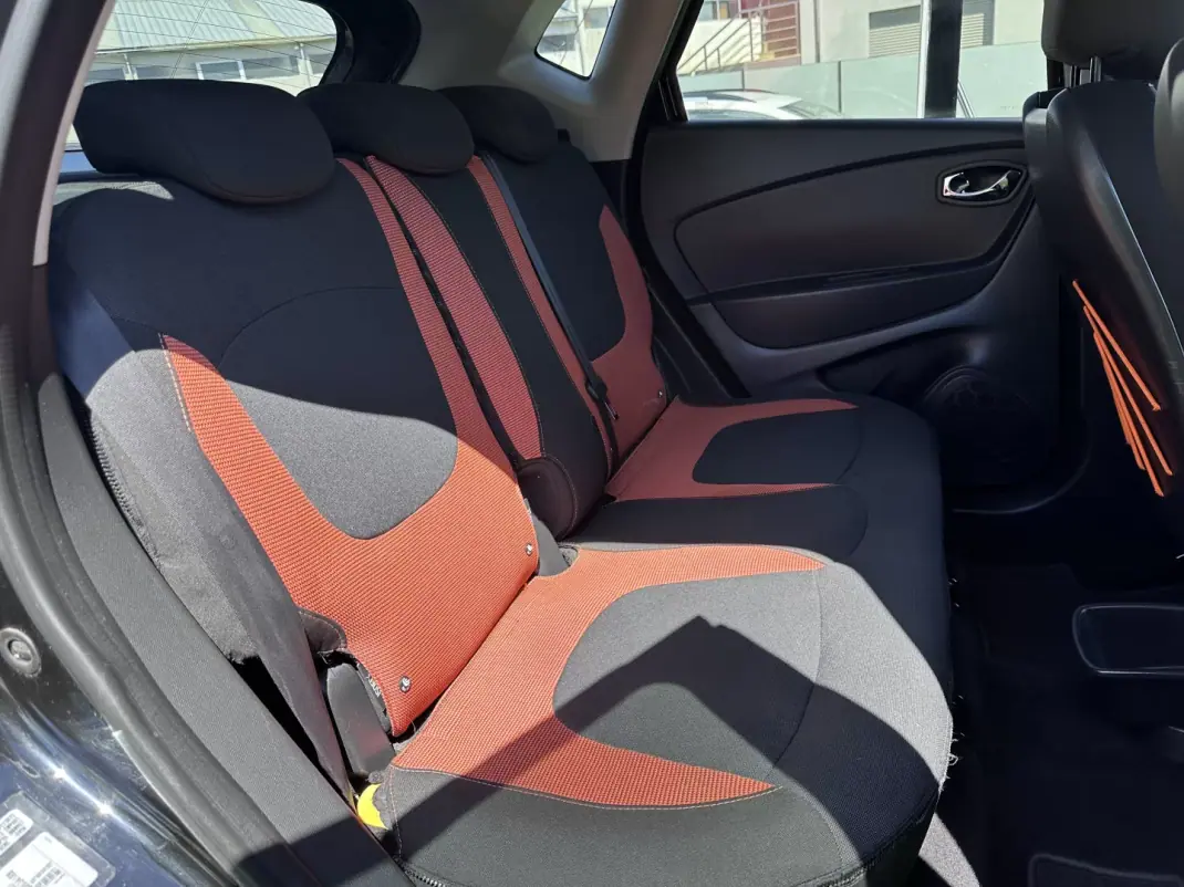 Renault Captur 2014 - 9900 EUR, 217000 km - AUTO.MOTO.pt - 217000km - foto 49 de 60