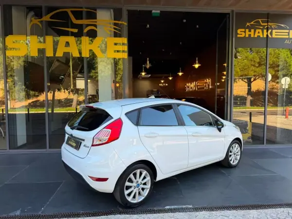 Ford Fiesta 2016 - 7450 EUR, 136079 km - AUTO.MOTO.pt - 136079km - foto 3 de 15