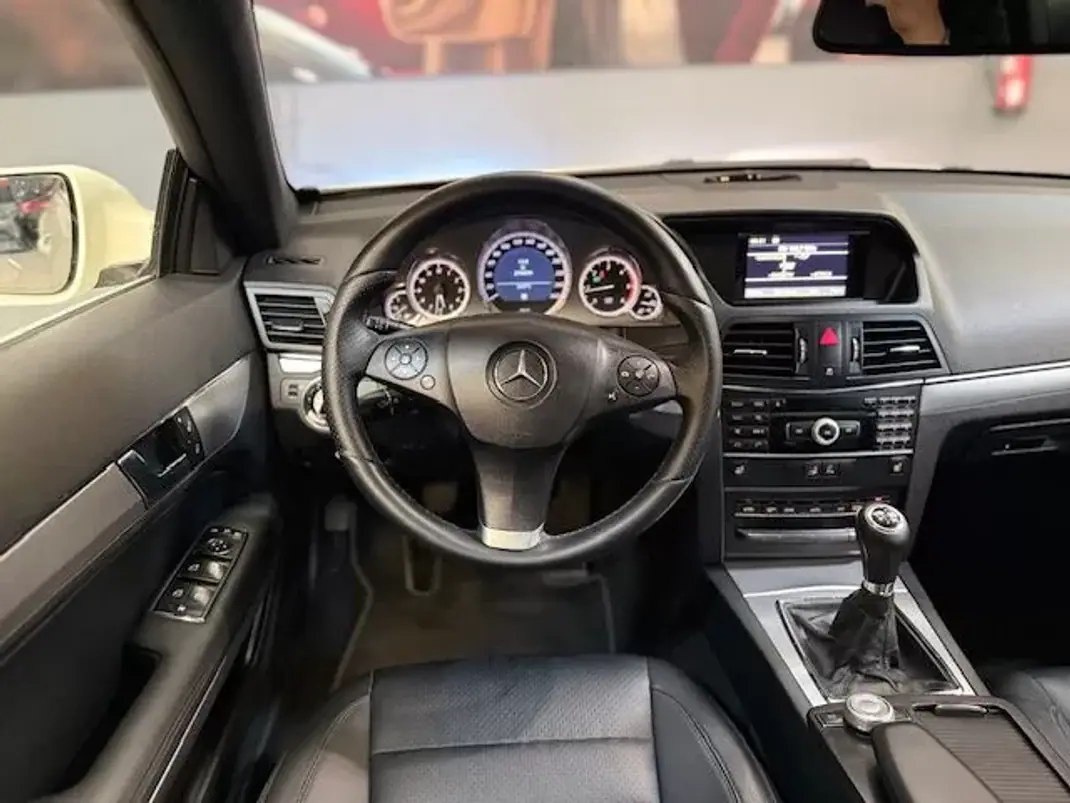 Mercedes-Benz E 250 2009 - 13999 EUR, 270019 km - AUTO.MOTO.pt - 270019km - foto 15 de 17