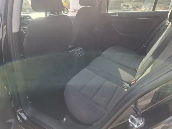Volkswagen Golf Variant 2009 - 3950 EUR, 279328 km - AUTO.MOTO.pt - 279328km - foto 11 de 15