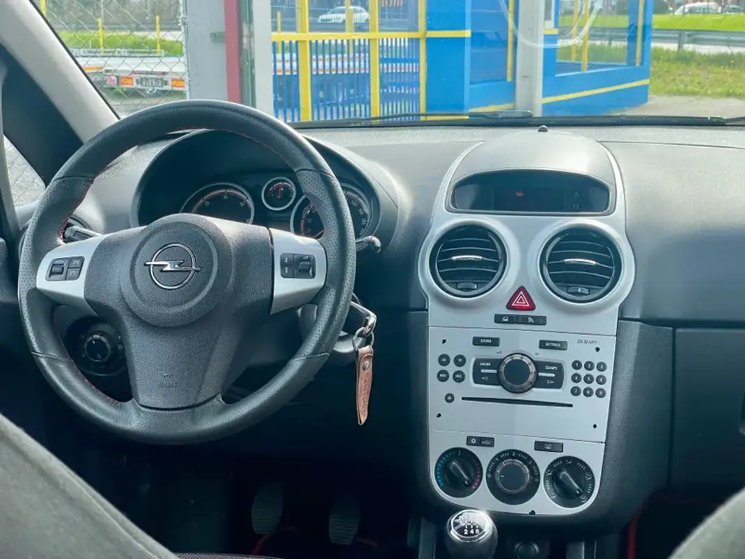 Opel Corsa 2007 - 6950 EUR, 245815 km - AUTO.MOTO.pt - 245815km - foto 21 de 27