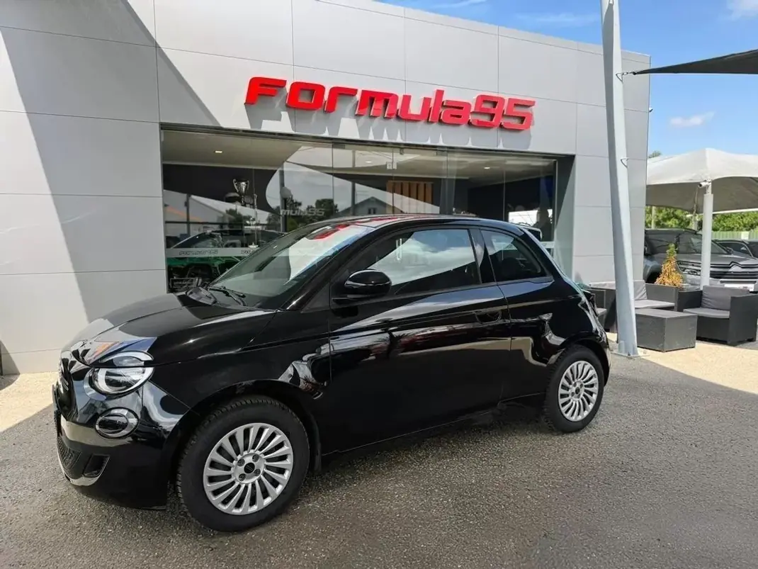Fiat 500e 2022 - 15400 EUR, 8958 km - AUTO.MOTO.pt - 8958km - foto 2 de 11