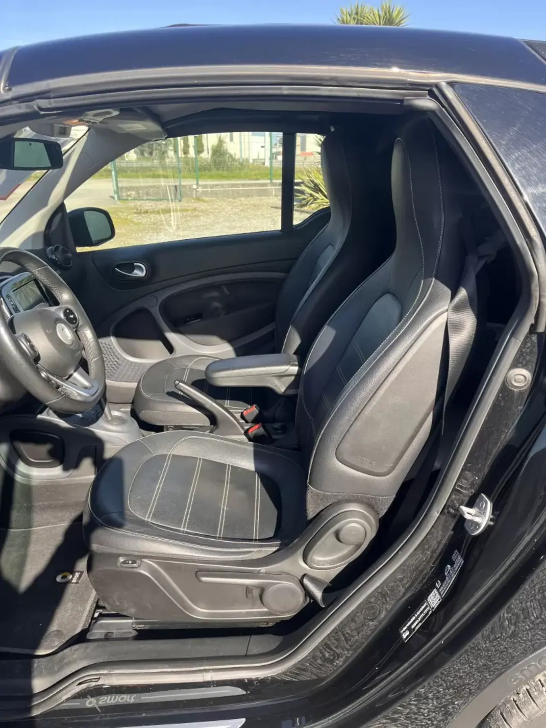 Smart Fortwo Cabrio 2019 - 14000 EUR, 48700 km - AUTO.MOTO.pt - 48700km - foto 11 de 19