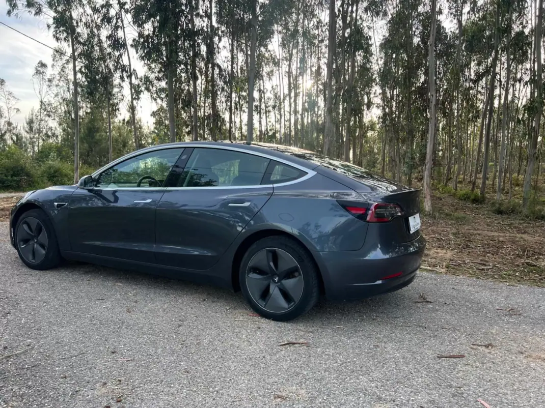 Tesla Model 3 2020 - 21900 EUR, 161211 km - AUTO.MOTO.pt - 161211km - foto 7 de 29